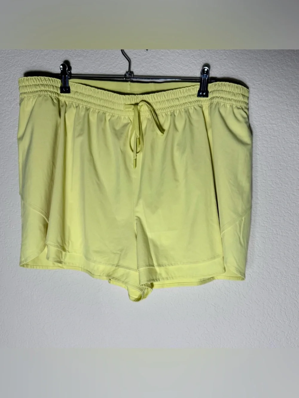 Calia Womens Size XL
Step Up Inner Brief High-Rise 3" Inseam Shorts Yellow/Green - Picture 1 of 8